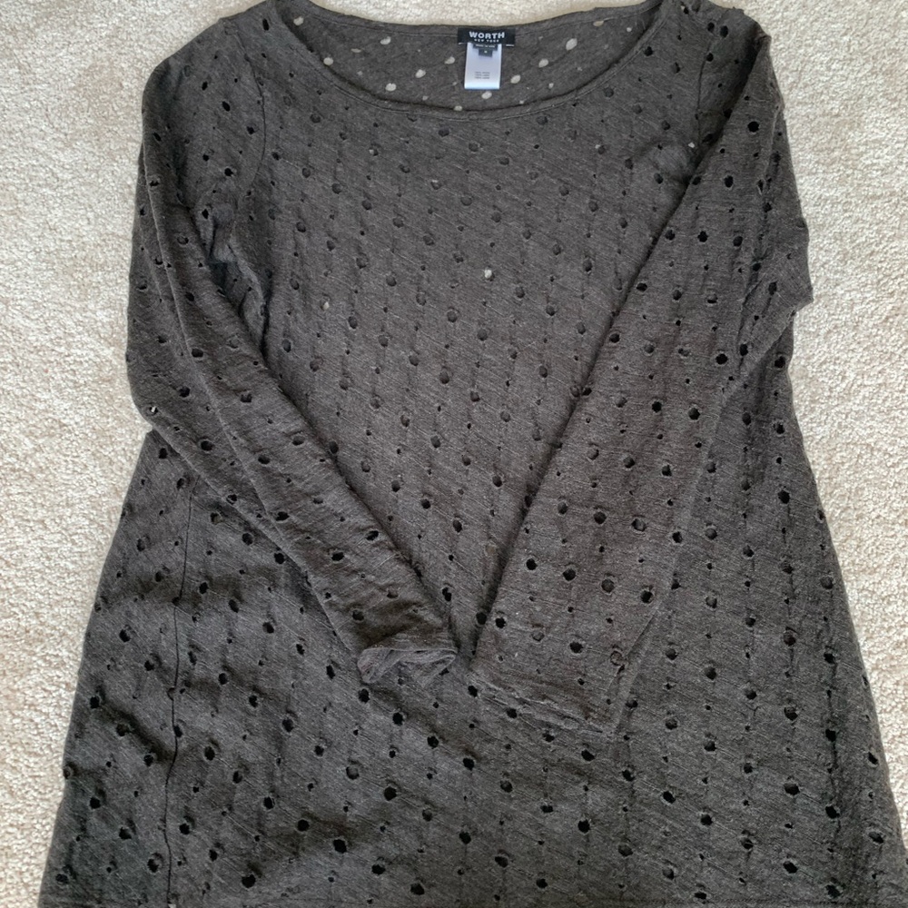 Top with hole details